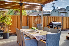 Outdoor dining - Cozy Bay Area Vacation Rental with Patio (Hayward)