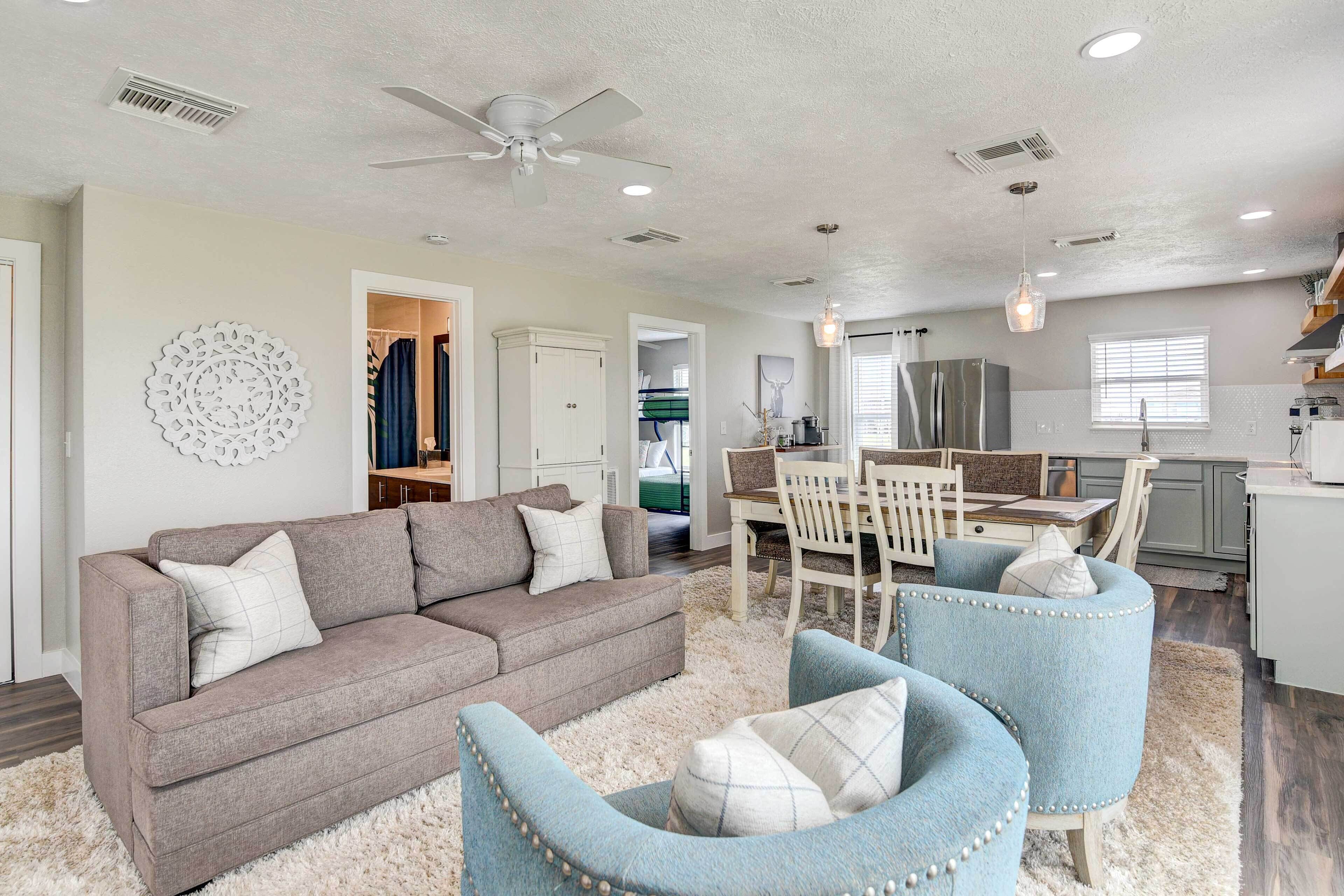 Charming Galveston Vacation Rental: Walk to Beach!