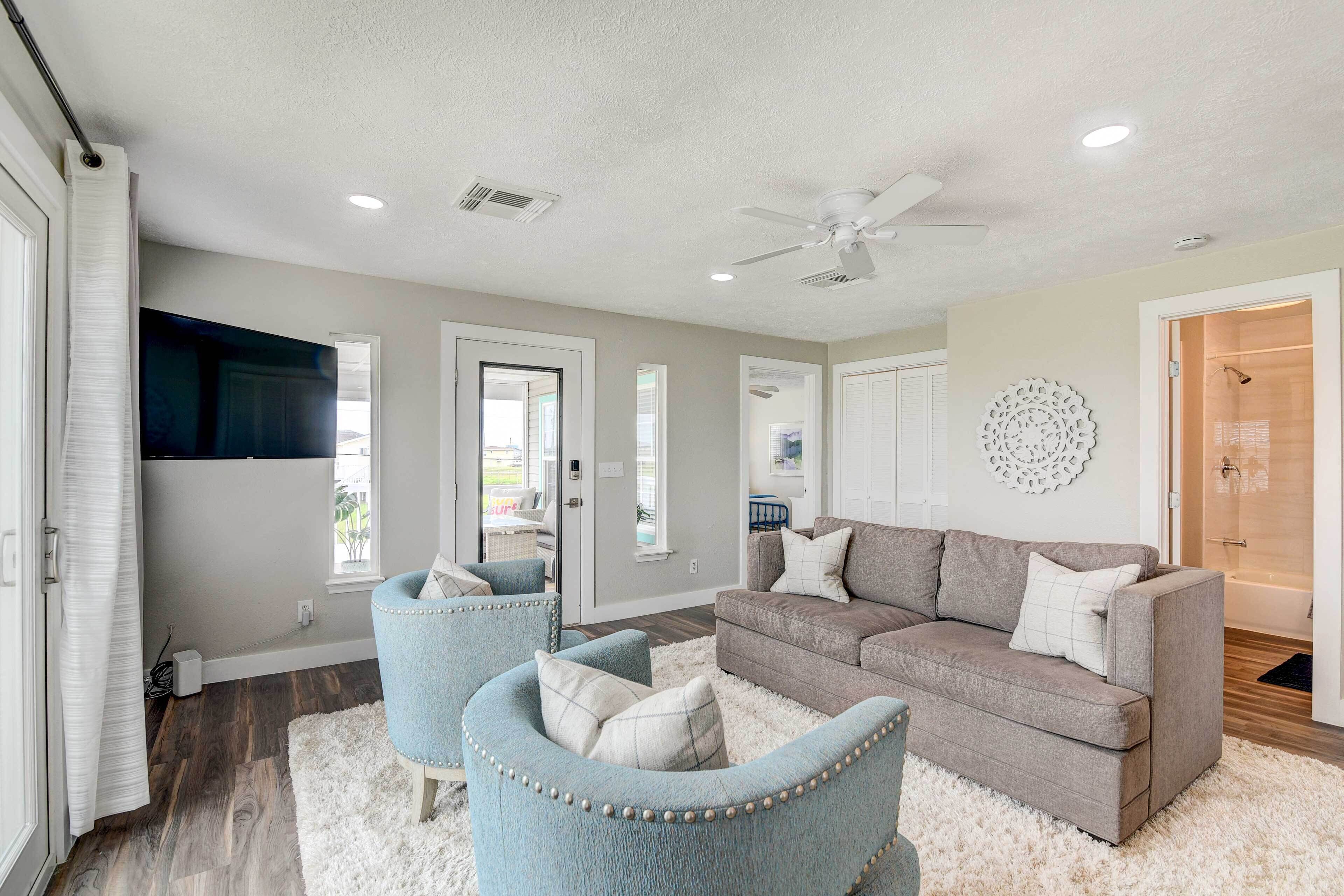 Charming Galveston Vacation Rental: Walk to Beach!