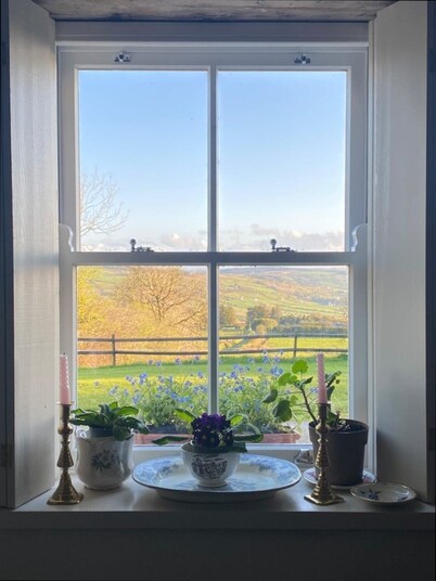 Thatched Cottage with panoramic views, near Castleisland, Kerry