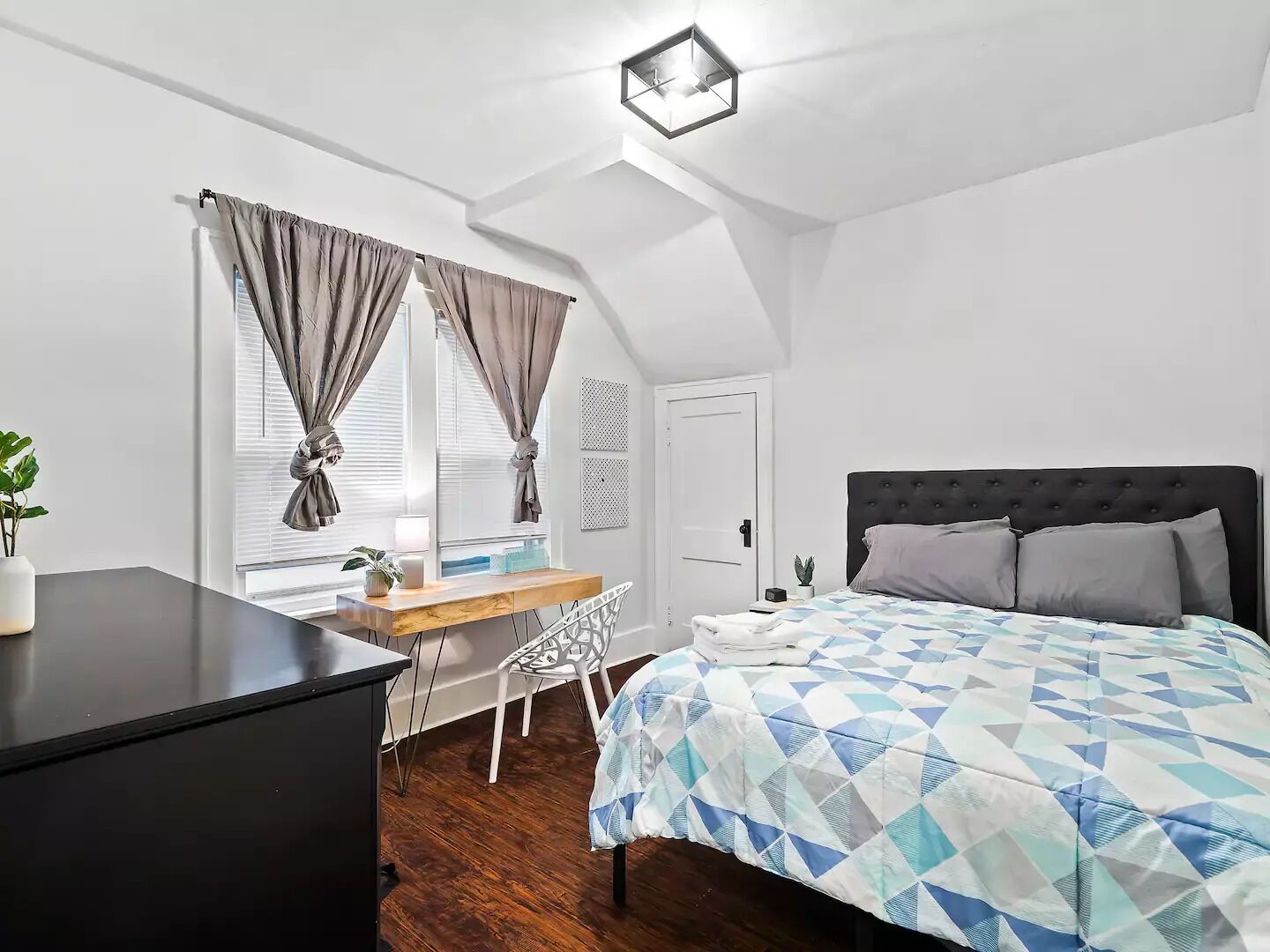 2BDR Unit in Heart of Lakewood