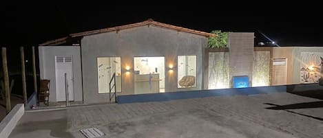 المنشأة من الخارج