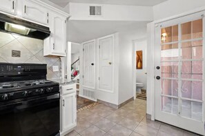 Interior - Mi Casa es su Casa #2 (El Paso)