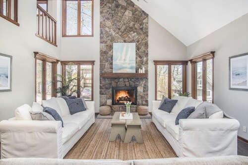 Beach Home  Private Beach Access  Ample Parking  Lake Views