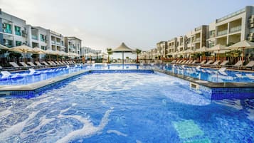 Outdoor pool, pool umbrellas, sun loungers