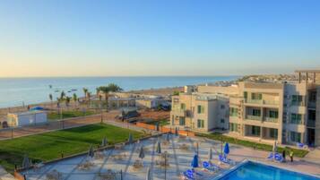 Private beach, sun-loungers, beach umbrellas, beach towels