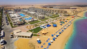 Private beach, sun-loungers, beach umbrellas, beach towels