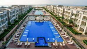 Outdoor pool, pool umbrellas, sun loungers