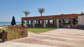 Breakfast, dinner served; international cuisine, beach views