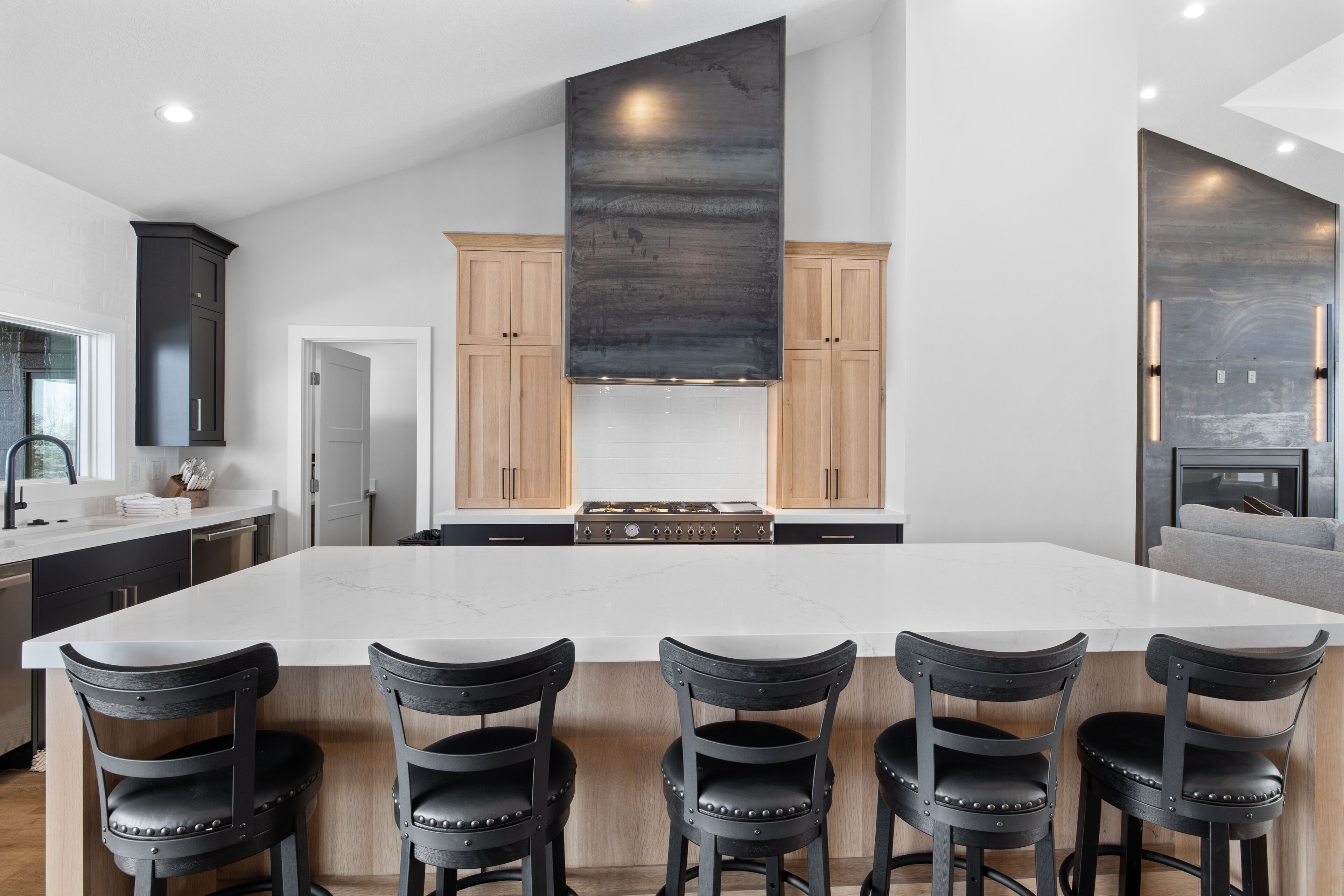 Mtn Shadow Lodges w/POOL and Sports Court by BLLR