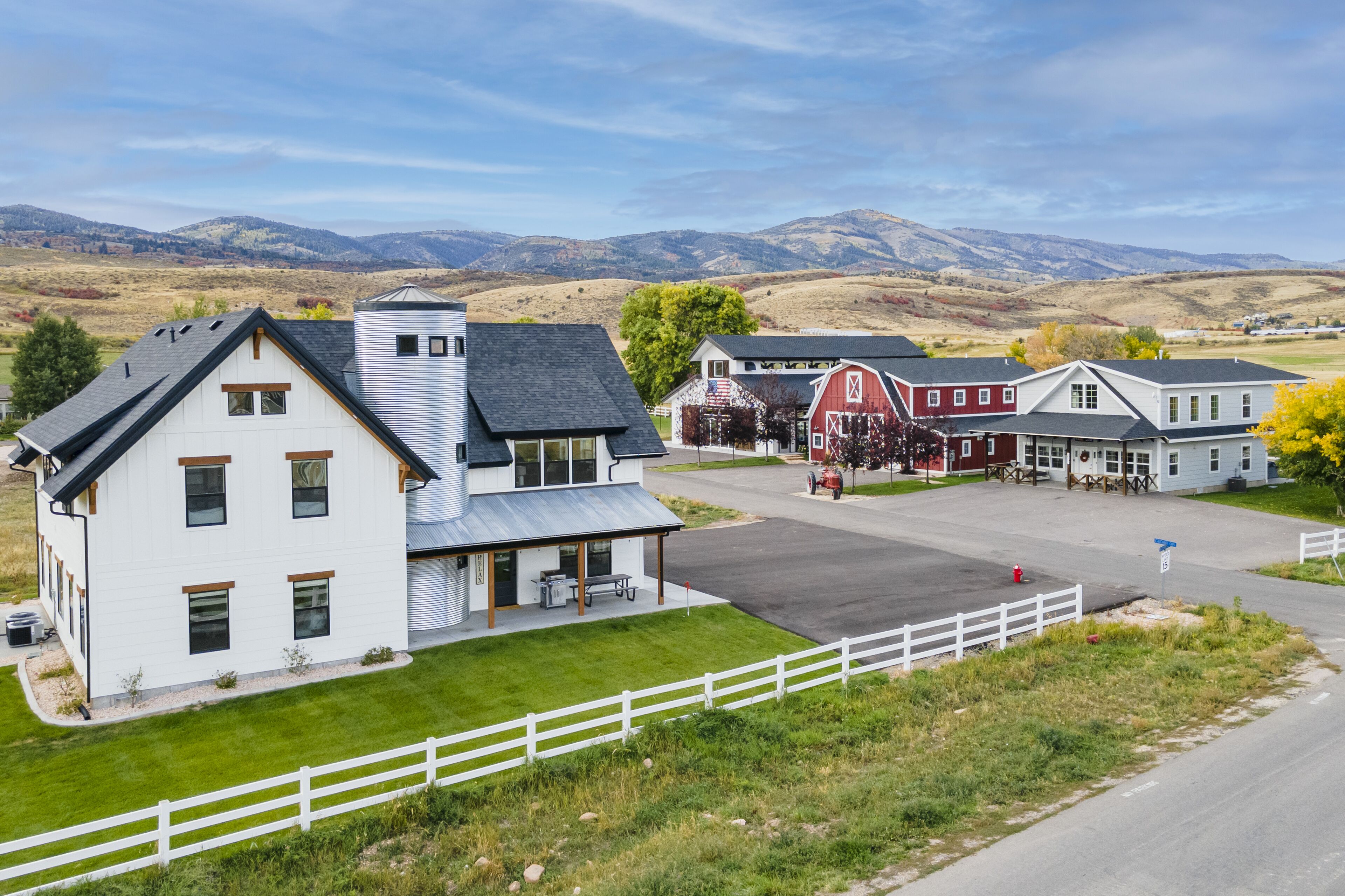 Cedar Farmhouse and Silo w/POOL (Sleeps 50)