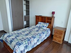2 chambres, bureau, accès au Wi-Fi (inclus), literie fournie