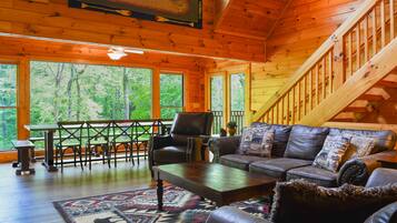 Een smart-tv, een open haard, videogames en een dvd-speler