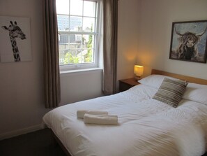 2 soverom, reiseseng for barn, wi-fi (inkludert) og sengetøy