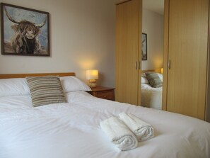 2 bedrooms, travel crib, free WiFi, bed sheets