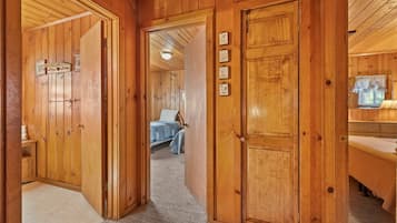 4 slaapkamers, een strijkplank/strijkijzer, wifi, beddengoed