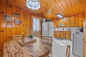 Dining - Rivers Resort Cabin #2 (Strawberry)