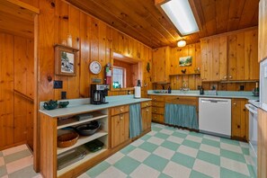 Fridge, microwave, oven, stovetop - Rivers Resort Cabin #5 (Strawberry)