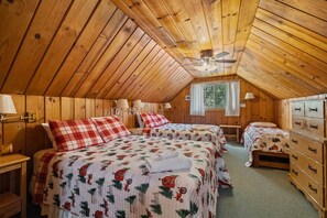 4 bedrooms, WiFi, bed sheets - Rivers Resort Cabin #5 (Strawberry)