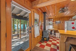 المنشأة من الداخل