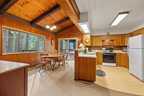 Fridge, microwave, oven, stovetop - Rivers Resort Cabin #10 (Strawberry)