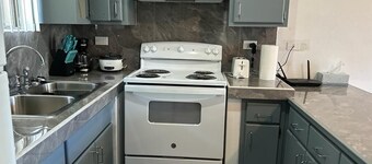 Newly renovated 2bdr/1bath