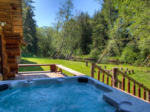 Charming, Rustic Log Home on Edge of South Fork River