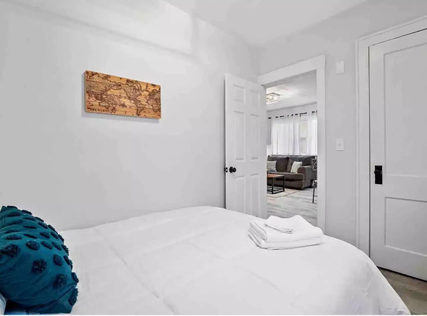 Cheerful Updated 2-Bedroom Private Space