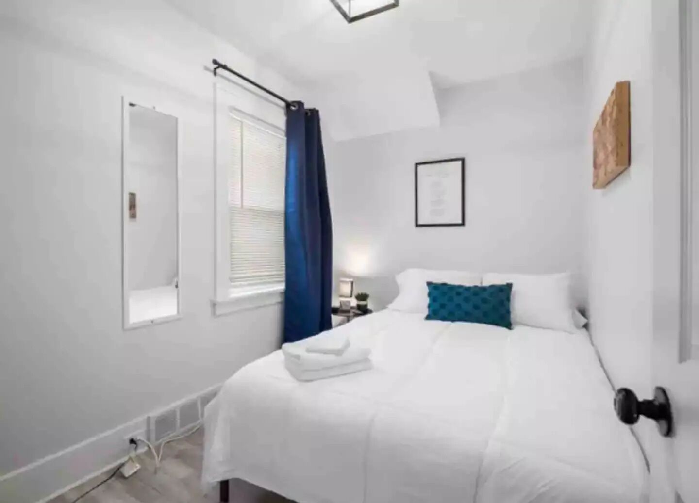 Cheerful Updated 2-Bedroom Private Space