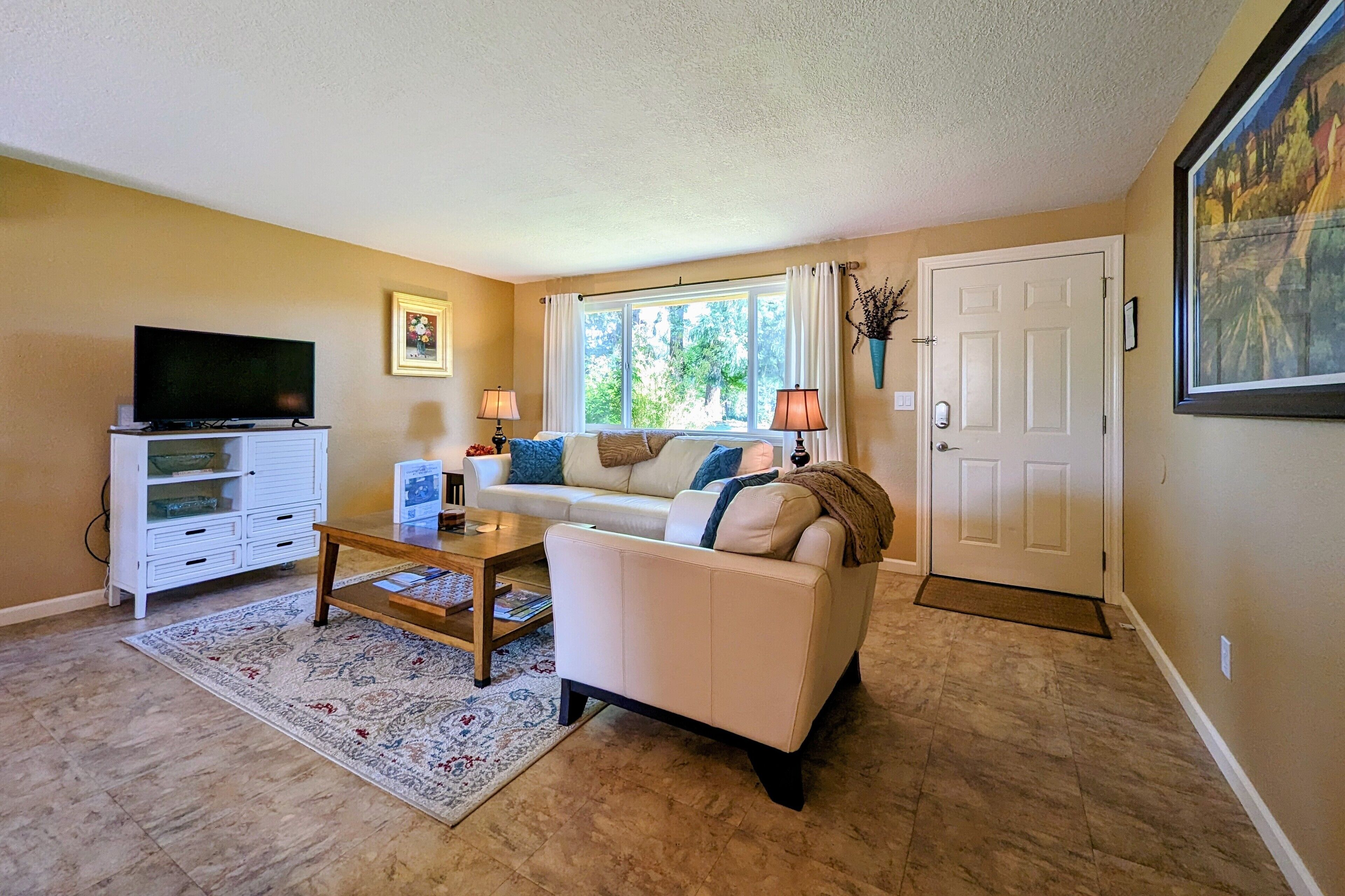 Country View Cottages, Stylish, Comfy, Uncorked Cottage Near Downtown Carlton