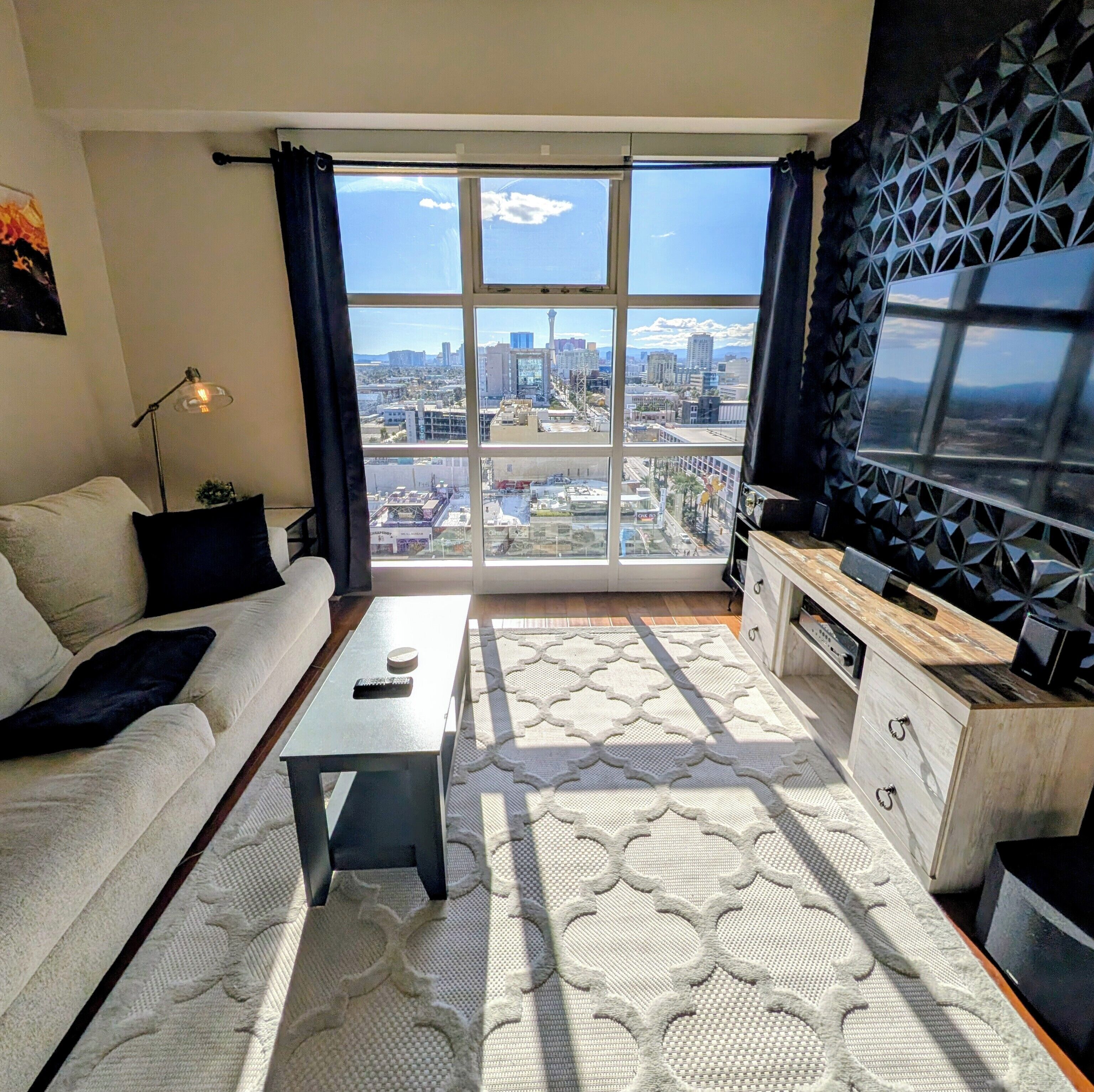 Smart TV, computer monitors