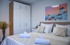 2 quartos, ferros/tábuas de passar roupa, berço de viagem