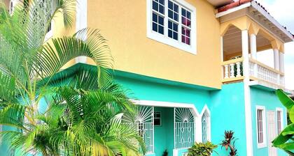 Your colorful Villa Anita in Orange Bay, JA. A place for families and friends.