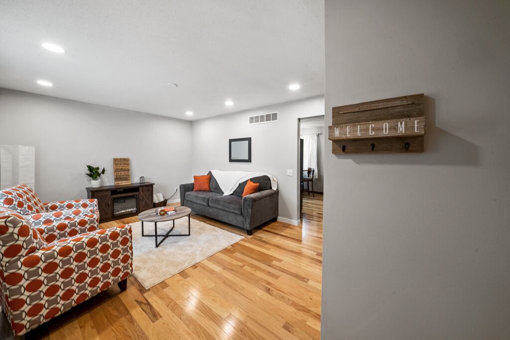 Spacious updated home minutes from Airport and DT!