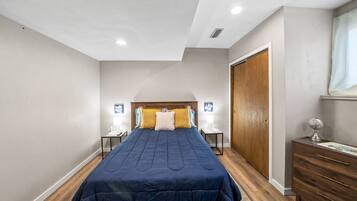 4 Schlafzimmer, Bügeleisen/Bügelbrett, Bettwäsche