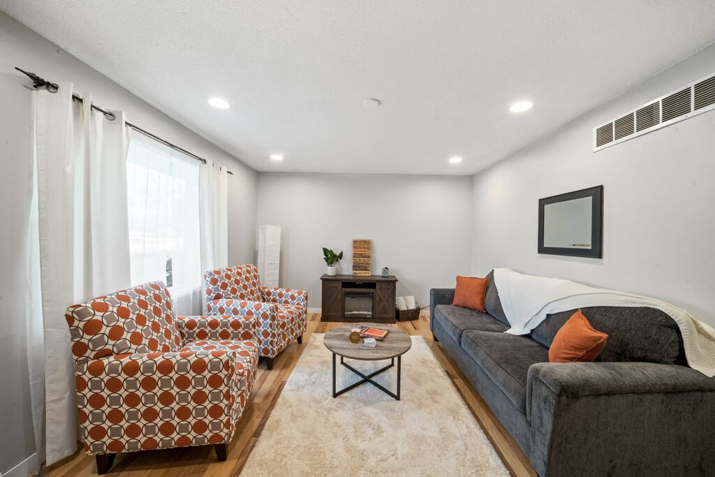 Spacious updated home minutes from Airport and DT!