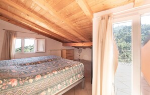 2 bedrooms, travel cot, free WiFi