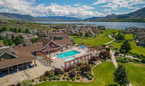 Perfect spot by the pools #125