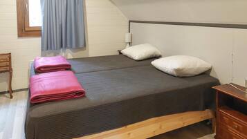 3 chambres, fer et planche Ă repasser, lit parapluie, draps fournis