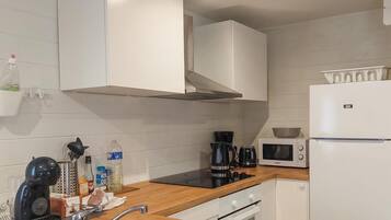 Réfrigérateur, four, lave-vaisselle, cafetiÚre/bouilloire