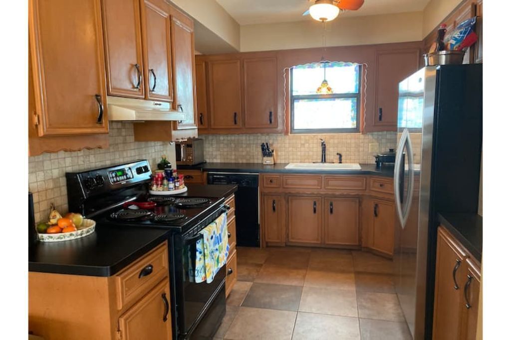 Sunset Lover's Lakeside Retreat