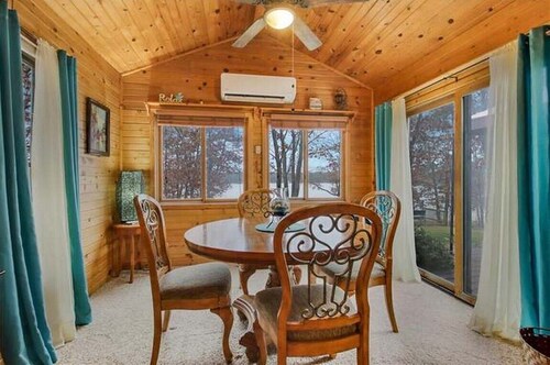 Lakefront! Pine Cone Cottage on Lake McKinley NEW