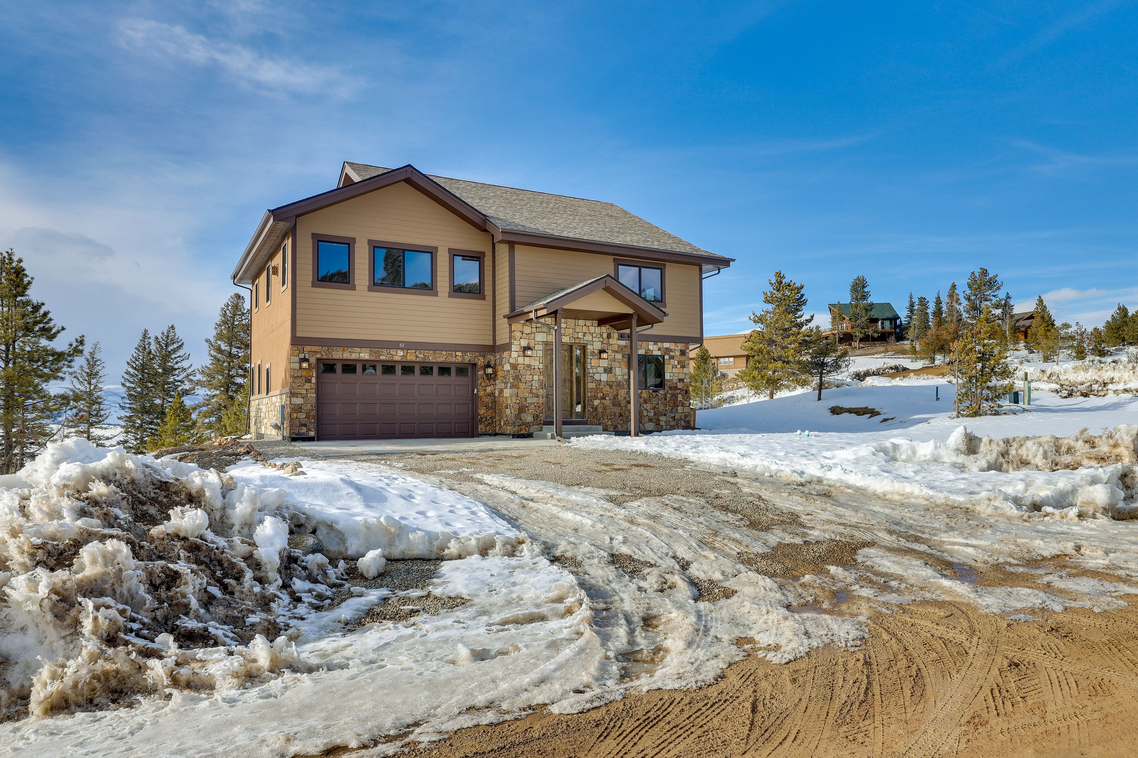 Spacious Cabin Home ~ 3 Mi to Granby Ranch