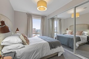 2 bedrooms, free WiFi, bed sheets - 5* Luxury, City Centre, Brand New Development (Belfast)