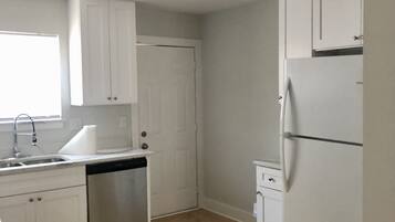 雪櫃、微波爐、焗爐、爐具