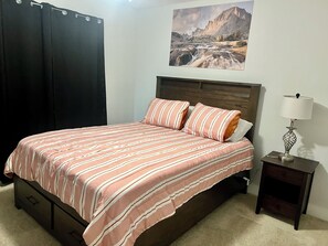 Iron/ironing board, bed sheets