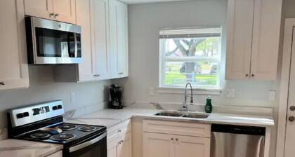 Elegant 2 Bedroom Apartment Home