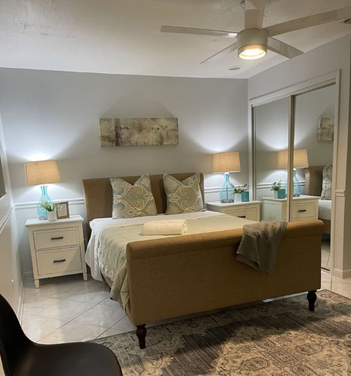 Gorgeous cozy apartment.