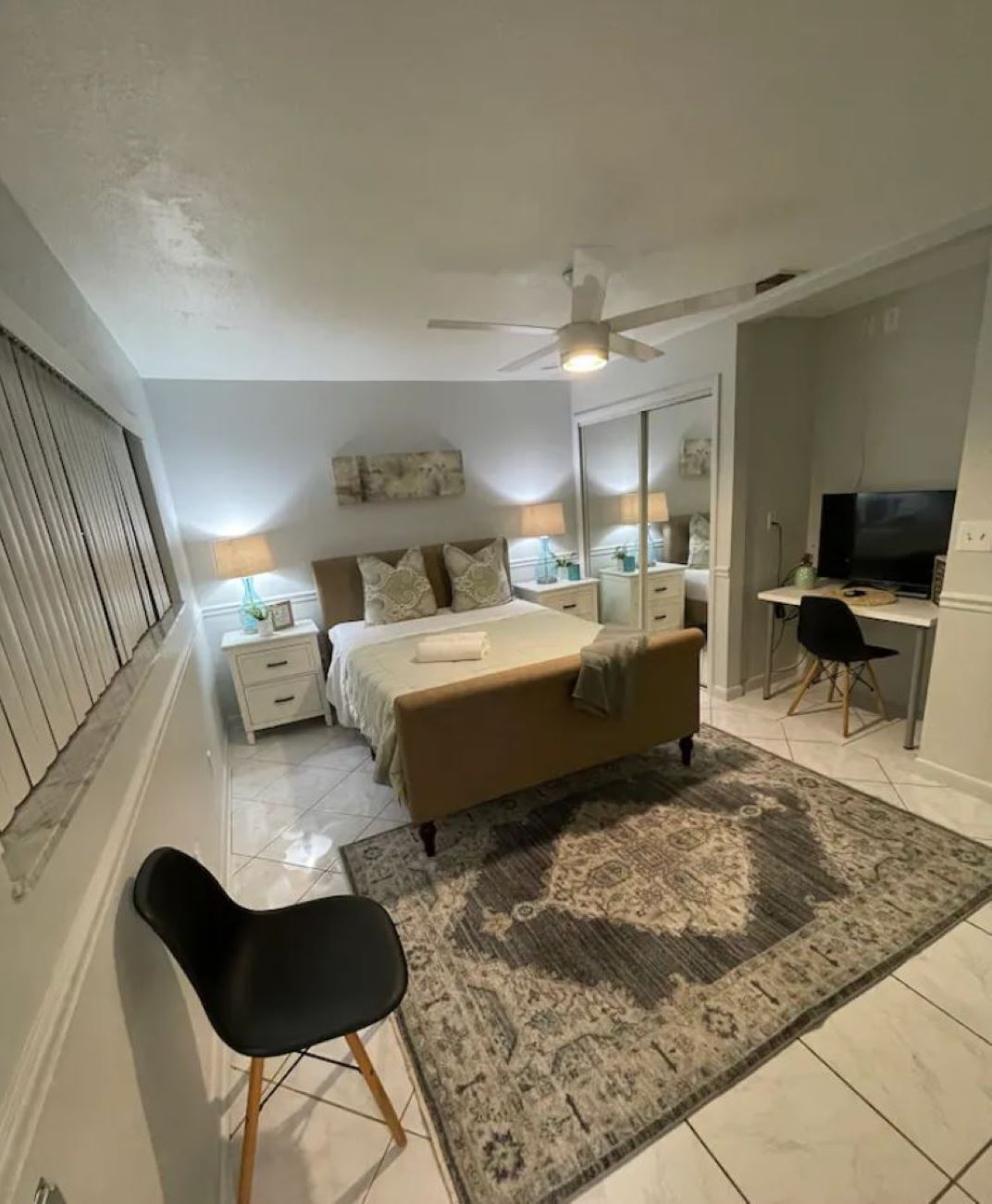 Gorgeous cozy apartment.