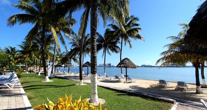 WIVC Coral Mar Resort- Amazing Hotel Zone & Lagoon Views, Enjoy the Tropical Breeze